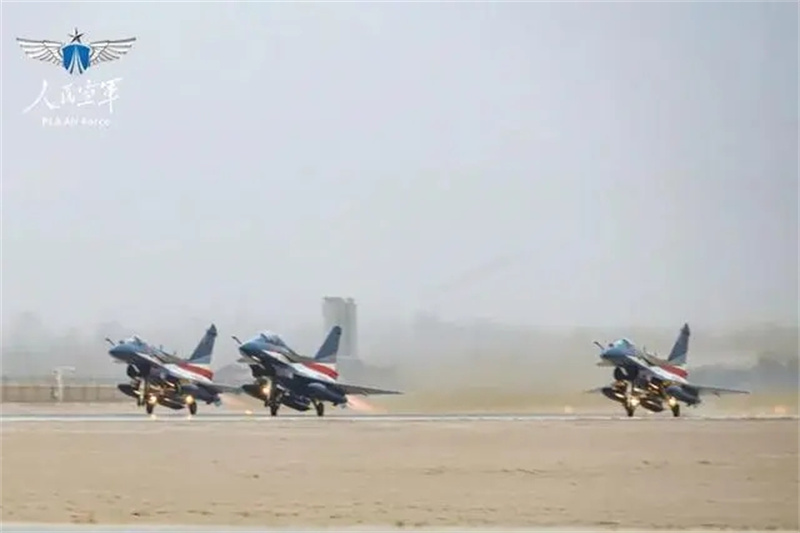 For?a Aérea Chinesa participa da Exposi??o Internacional de Defesa na Arábia Saudita