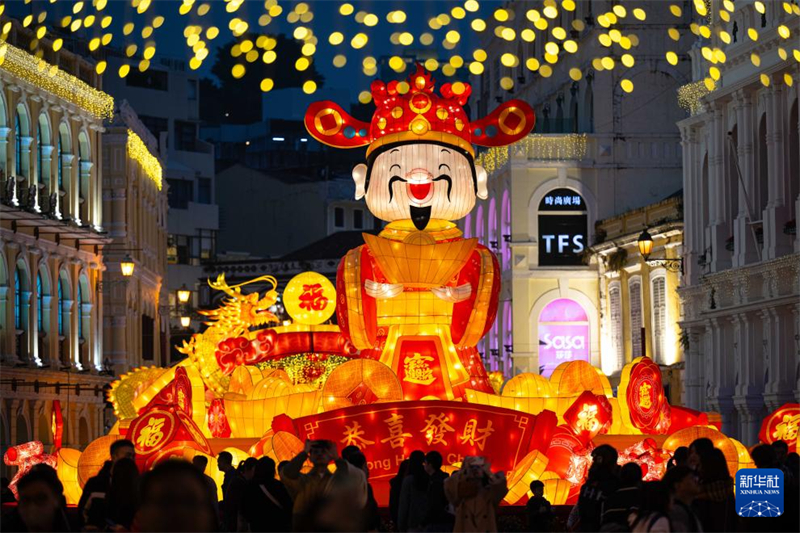 Decora??es do Festival da Primavera iluminam Macau