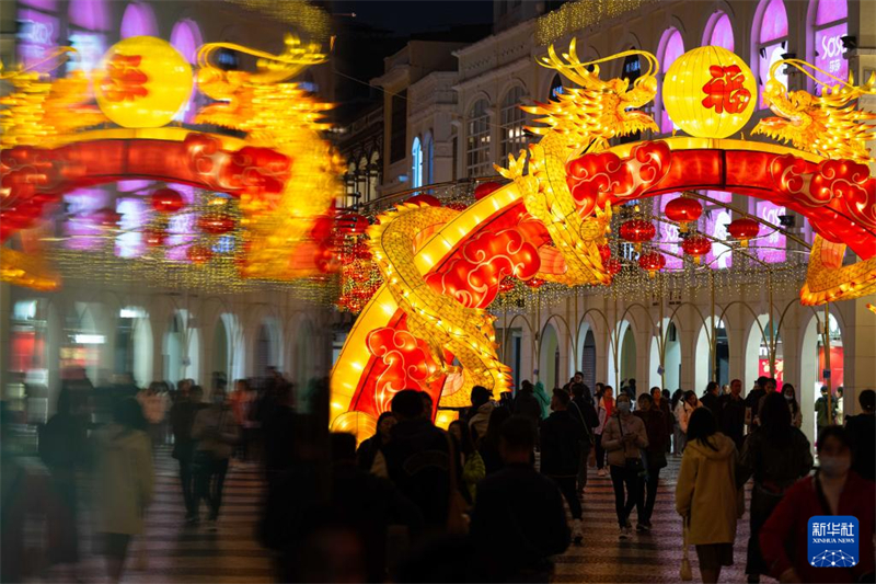 Decora??es do Festival da Primavera iluminam Macau