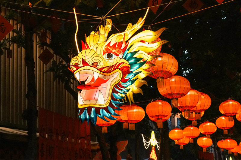 Atmosfera festiva intensifica em Xiamen, leste da China