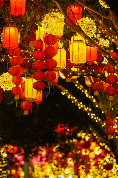 Atmosfera festiva intensifica em Xiamen, leste da China