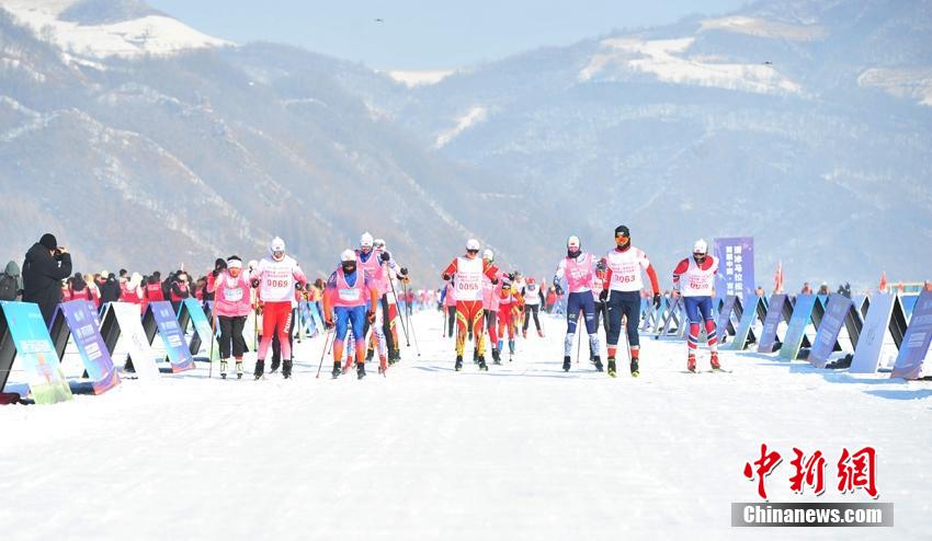 Primeira Maratona de Patina??o no Gelo inaugurada em Jilin