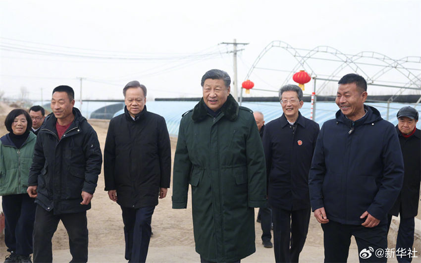 Xi Jinping visita povo em Tianjin antes da Festa da Primavera