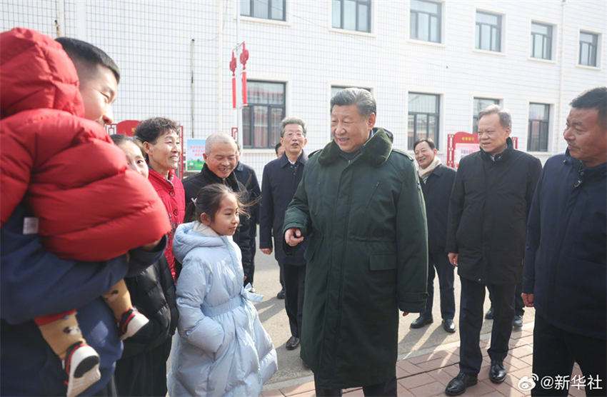 Xi Jinping visita povo em Tianjin antes da Festa da Primavera