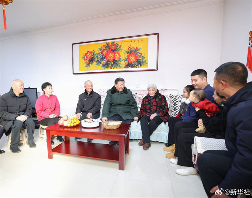 Xi Jinping visita povo em Tianjin antes da Festa da Primavera