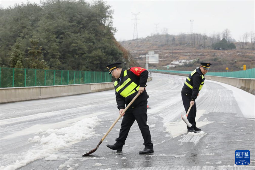 Cidades chinesas tomam medidas para responder a nevascas e chuvas torrenciais
