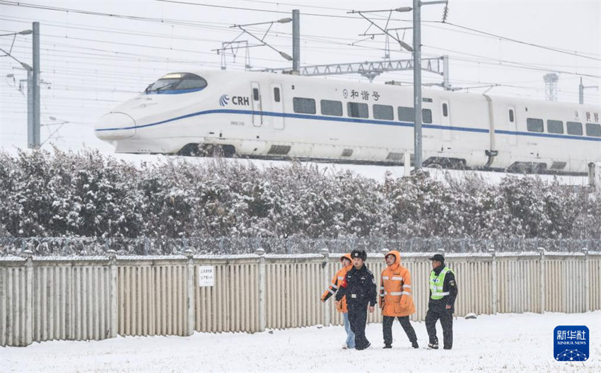 Cidades chinesas tomam medidas para responder a nevascas e chuvas torrenciais