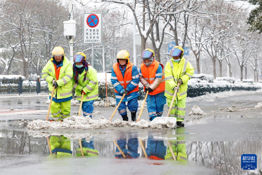 Cidades chinesas tomam medidas para responder a nevascas e chuvas torrenciais