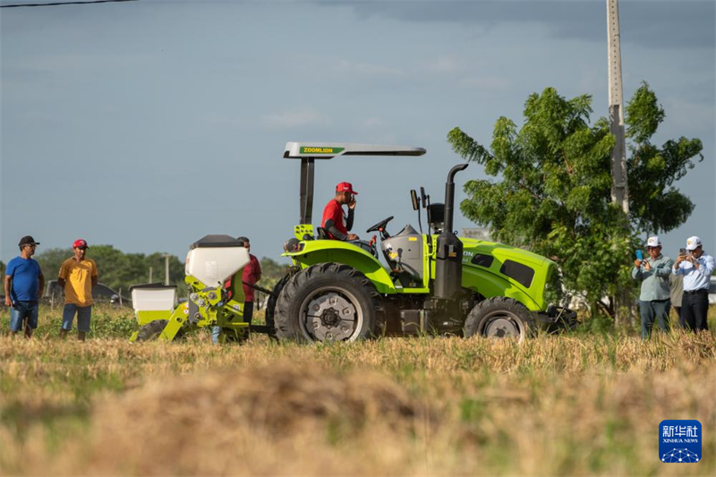 Agricultura mecanizada chinesa auxilia agricultura familiar no Brasil