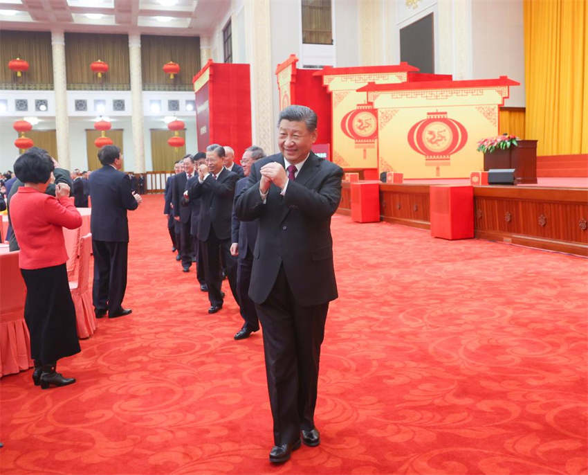 Xi Jinping estende sauda??es pela Festa da Primavera a todos os chineses e pede esfor?os para escrever novo capítulo no avan?o da moderniza??o chinesa