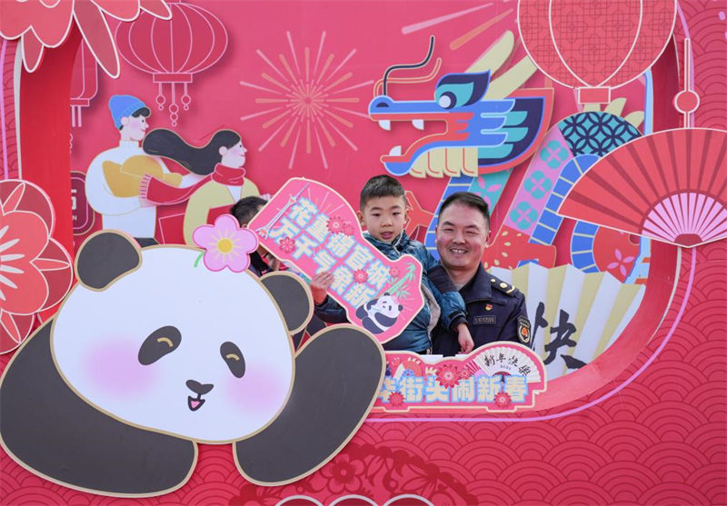 Chineses realizam celebra??es para saudar Festa da Primavera