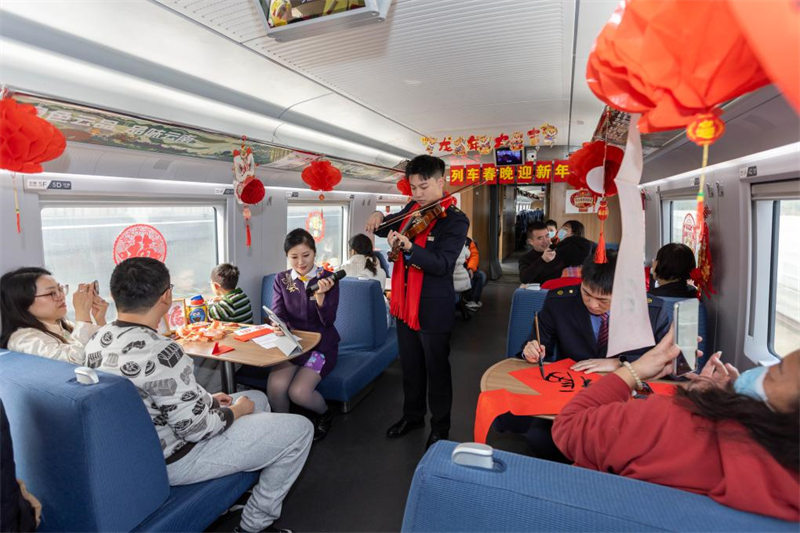 Chineses realizam celebra??es para saudar Festa da Primavera