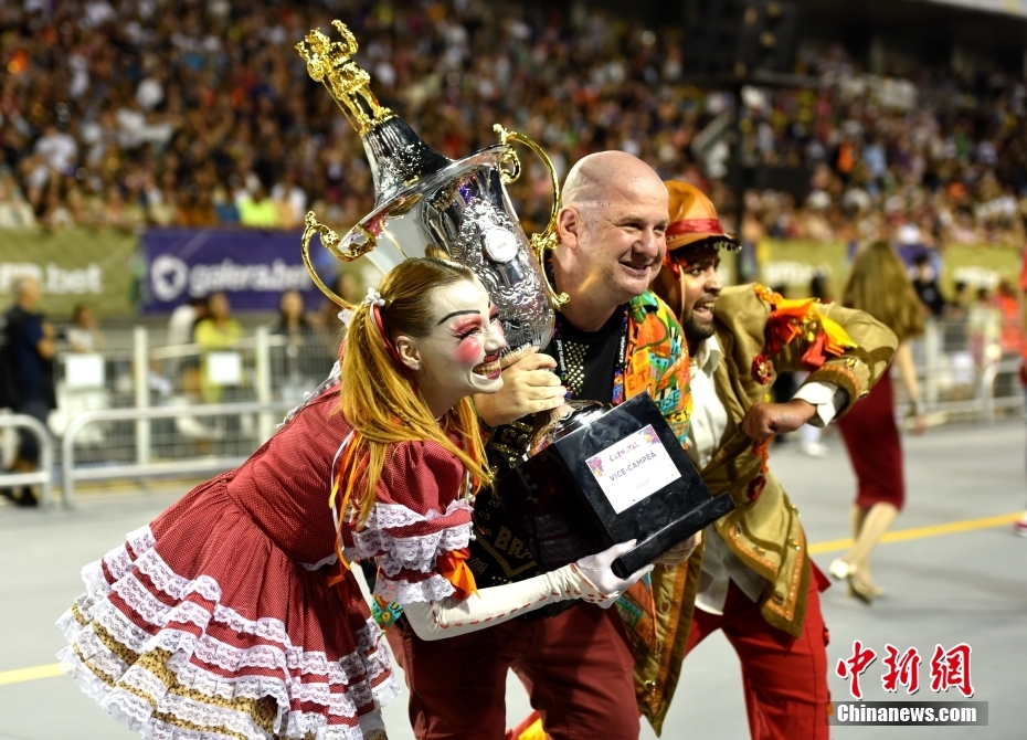 Brasil: escolas de samba campe?s desfilam no Carnaval de S?o Paulo