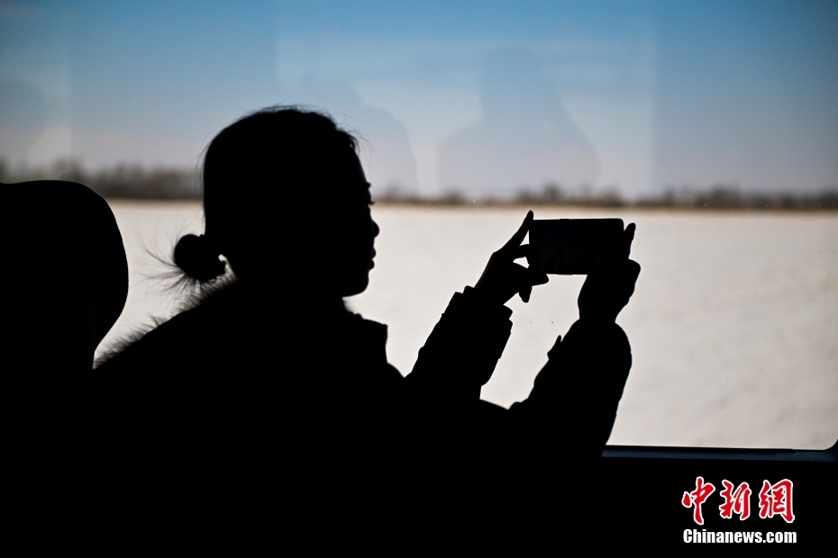 Primeira ferrovia alpina de alta velocidade do mundo impulsiona turismo no nordeste da China