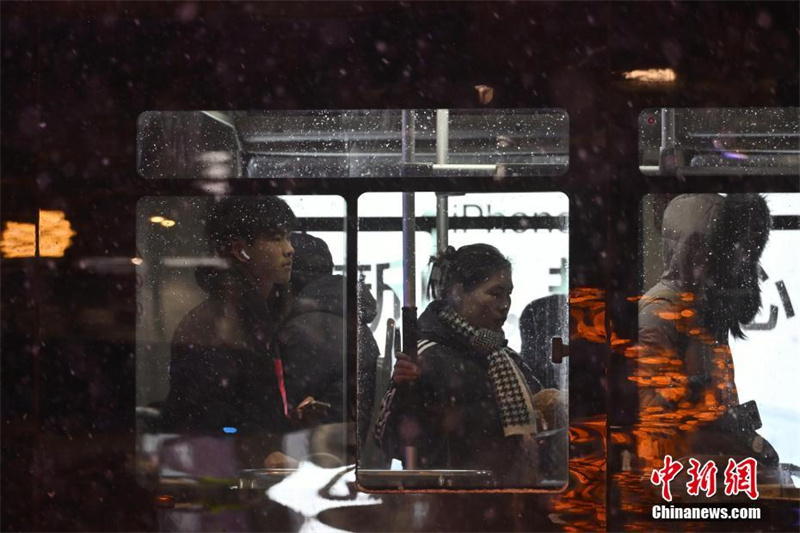 Onda de frio traz neve e chuva congelante às regi?es centro e leste