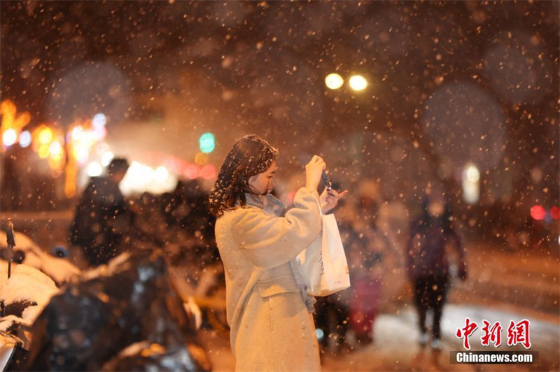 Onda de frio traz neve e chuva congelante às regi?es centro e leste