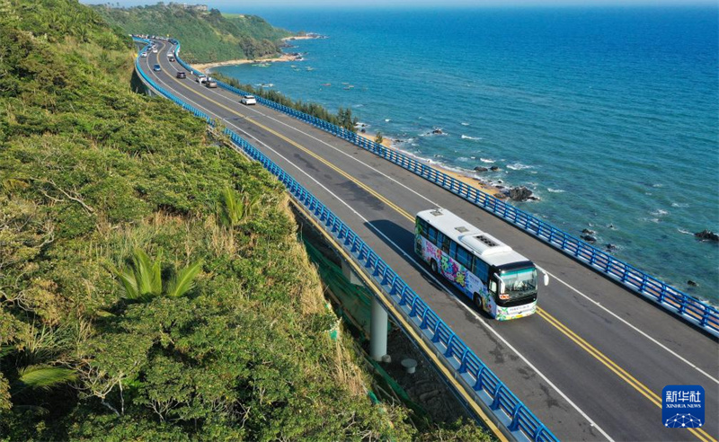 ?nibus turístico da rodovia circular da Ilha de Hainan é inaugurado oficialmente