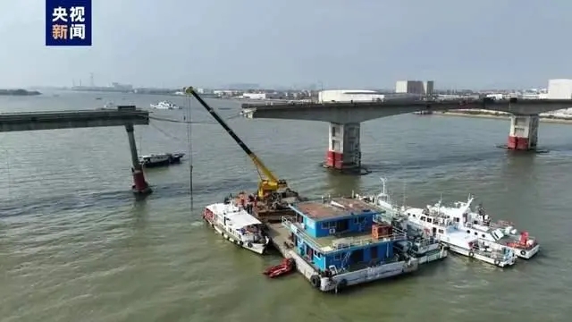 Colis?o de navio em ponte mata cinco no sul da China