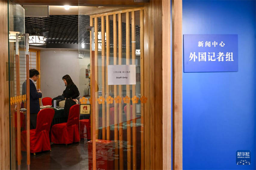 Aberto centro de imprensa para sess?es anuais legislativa e consultiva política da China