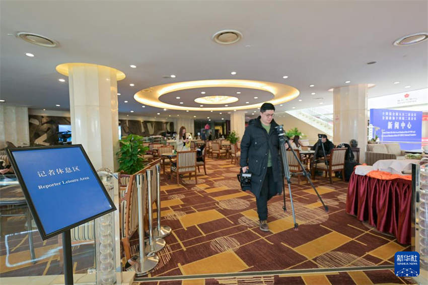 Aberto centro de imprensa para sess?es anuais legislativa e consultiva política da China