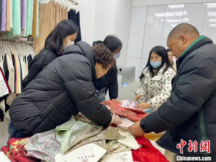 Vendas da saia mamianqun demonstram nova tendência de consumo chinês