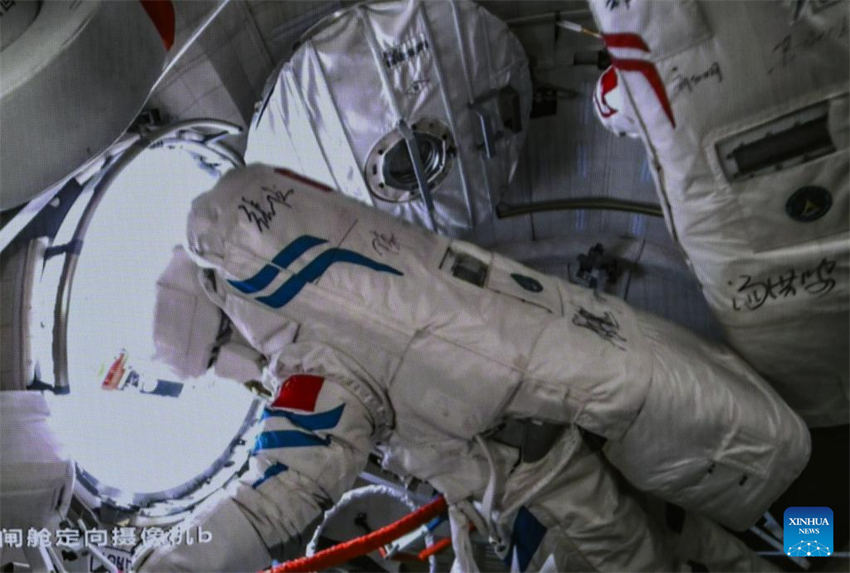 Tripula??o da Shenzhou-17 completa reparos em órbita durante 2a miss?o extraveicular