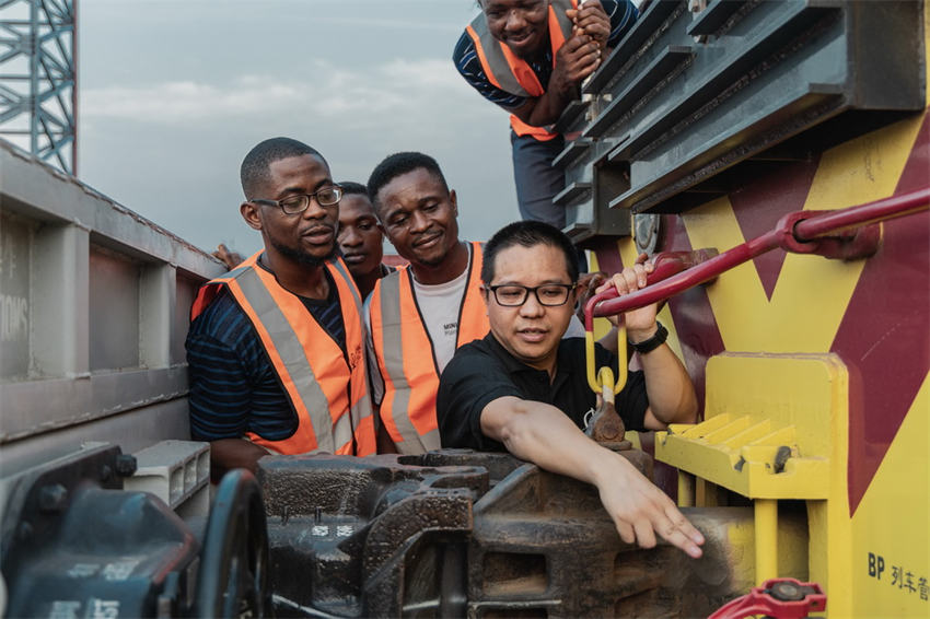 Nigéria: ferrovia Lagos–Ibadan, construída por empresas chinesas, avan?a a moderniza??o local