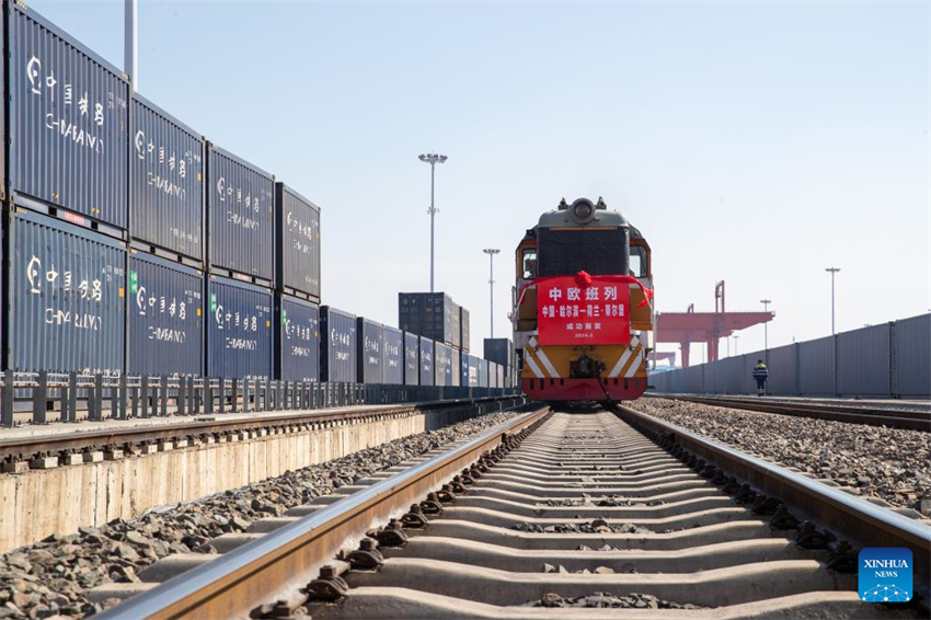 Servi?o de trem de carga China-Europa conecta província fronteiri?a chinesa e Holanda