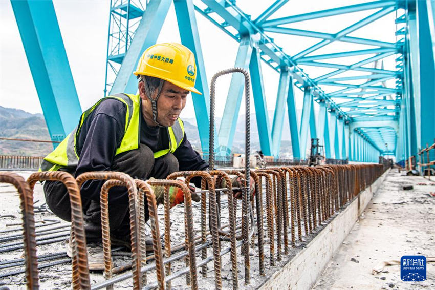 Constru??o da grande ponte Wujiang entra na fase final em Chongqing, sudoeste da China