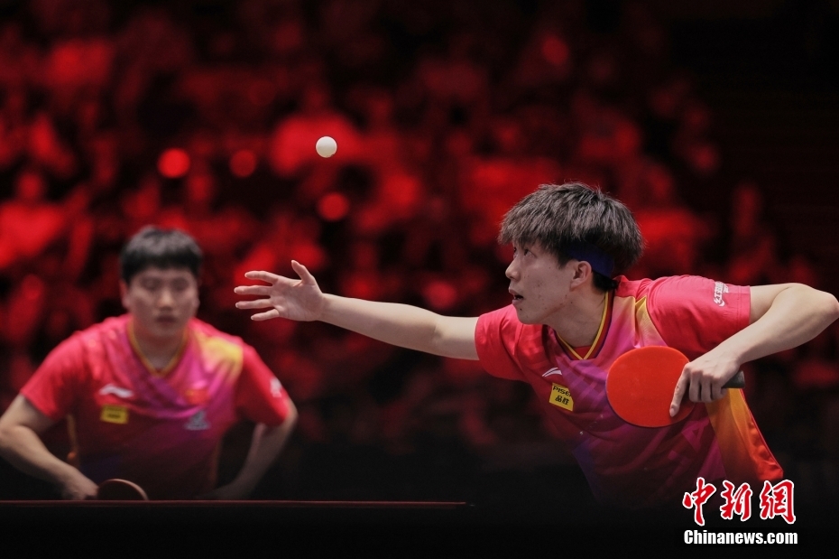Wang Chuqin e Wang Manyu conquistam títulos de campe?es nas categorias de singulares masculinos e femininos em WTT