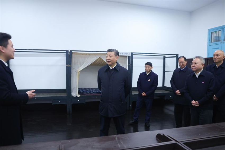 Xi Jinping enfatiza orienta??o à dedica??o dos alunos a servirem ao país como objetivo da administra??o das escolas