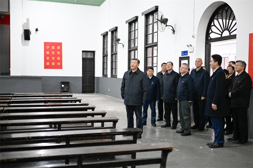Xi Jinping enfatiza orienta??o à dedica??o dos alunos a servirem ao país como objetivo da administra??o das escolas