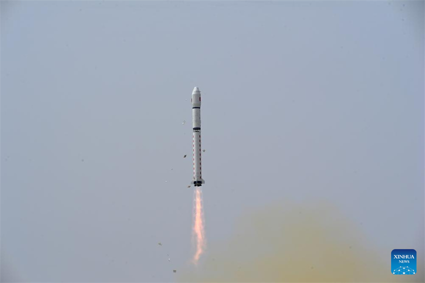 China lan?a satélites para monitorar ambientes atmosférico e espacial com sucesso