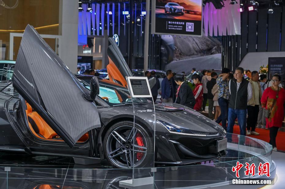 Exposi??o Internacional de Automóveis de Hainan 2024 é inaugurada.