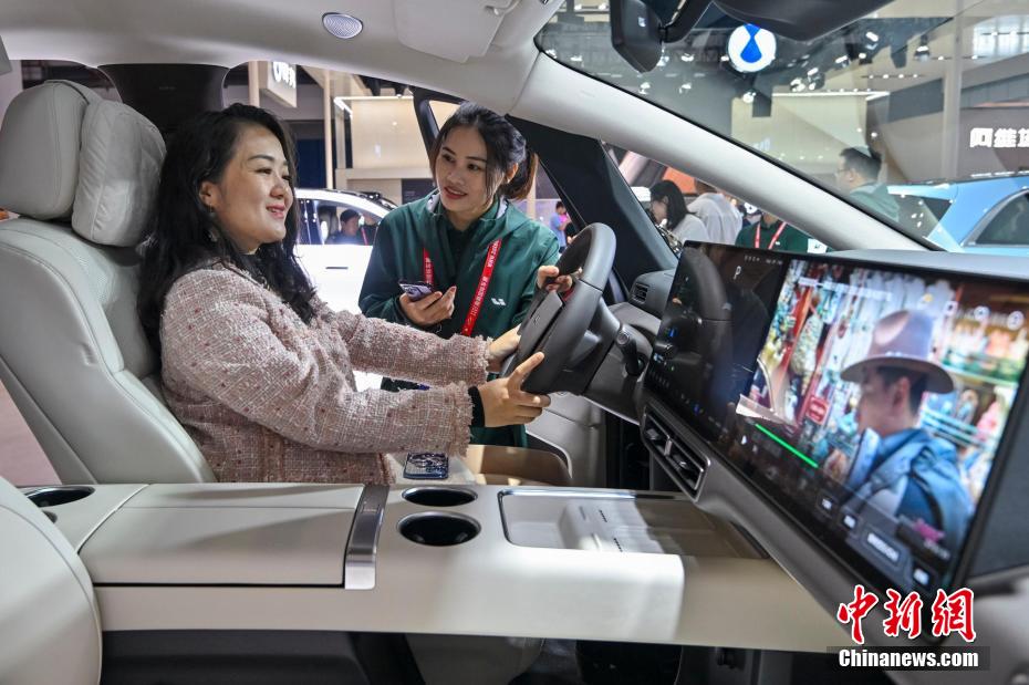 Exposi??o Internacional de Automóveis de Hainan 2024 é inaugurada.