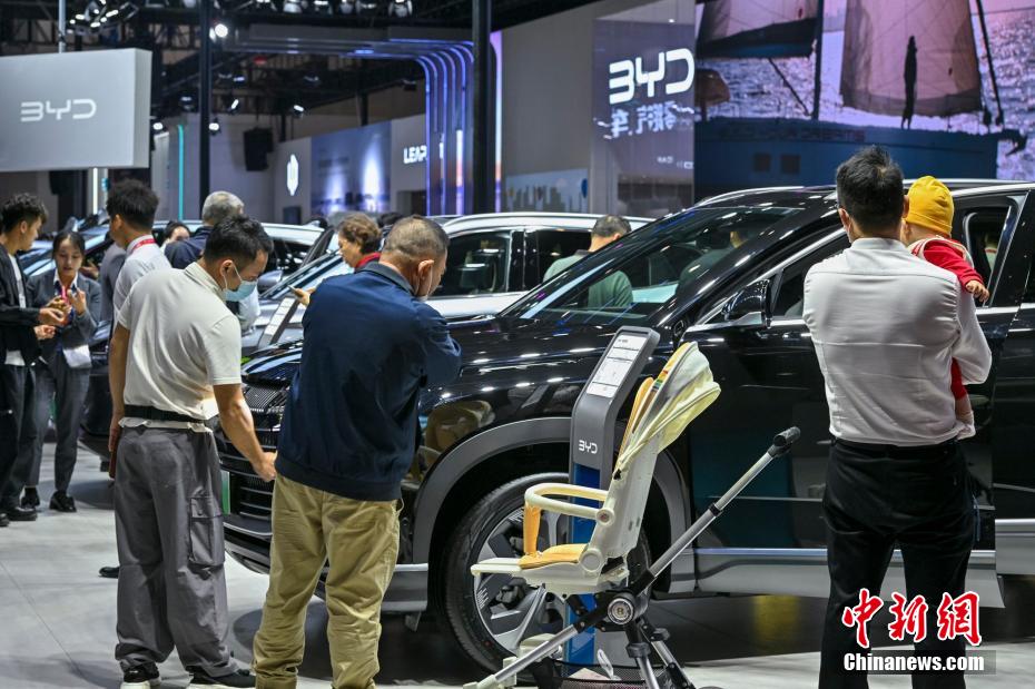 Exposi??o Internacional de Automóveis de Hainan 2024 é inaugurada.