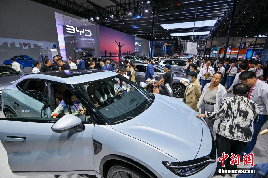 Exposi??o Internacional de Automóveis de Hainan 2024 é inaugurada.