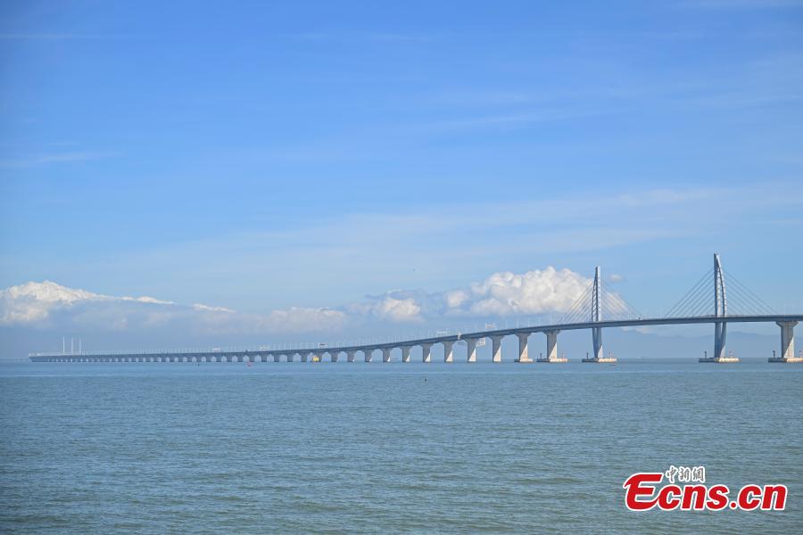 Ponte Hong Kong-Zhuhai-Macau registra passagem de 2 milh?es de veículos particulares