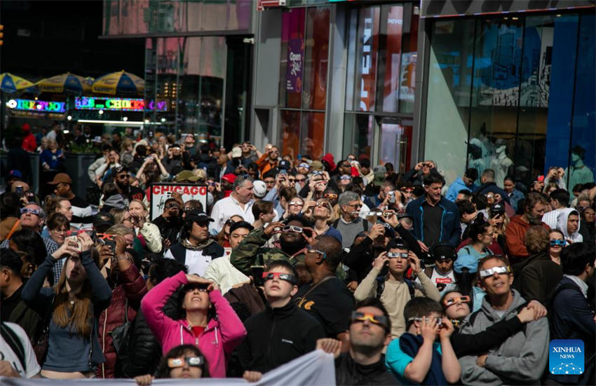 Popula??es assistem a eclipse solar em toda a América do Norte