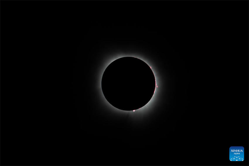 Popula??es assistem a eclipse solar em toda a América do Norte