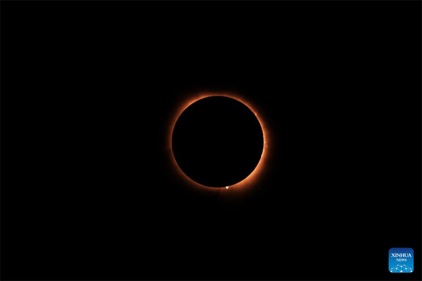 Popula??es assistem a eclipse solar em toda a América do Norte