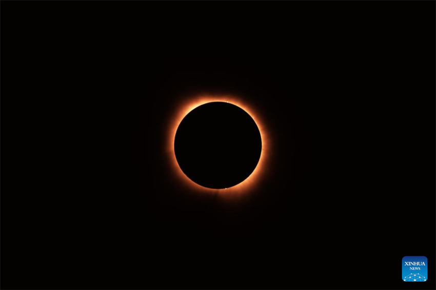 Popula??es assistem a eclipse solar em toda a América do Norte