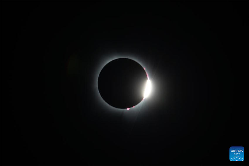 Popula??es assistem a eclipse solar em toda a América do Norte
