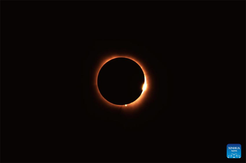 Popula??es assistem a eclipse solar em toda a América do Norte