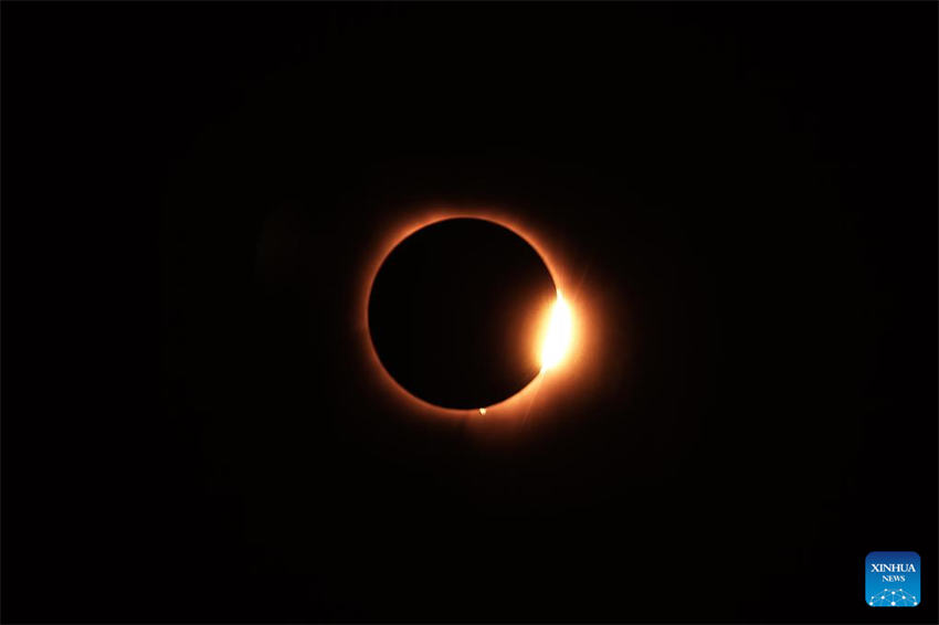 Popula??es assistem a eclipse solar em toda a América do Norte