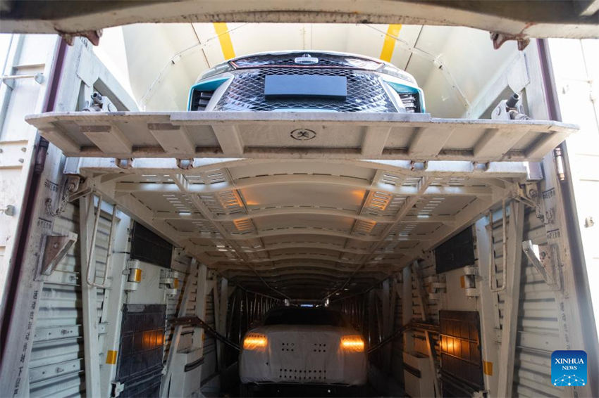 Heilongjiang lan?a trem de carga JSQ de Harbin para a Europa