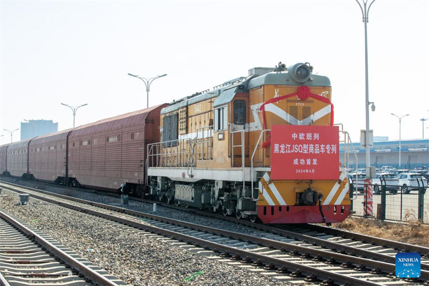Heilongjiang lan?a trem de carga JSQ de Harbin para a Europa