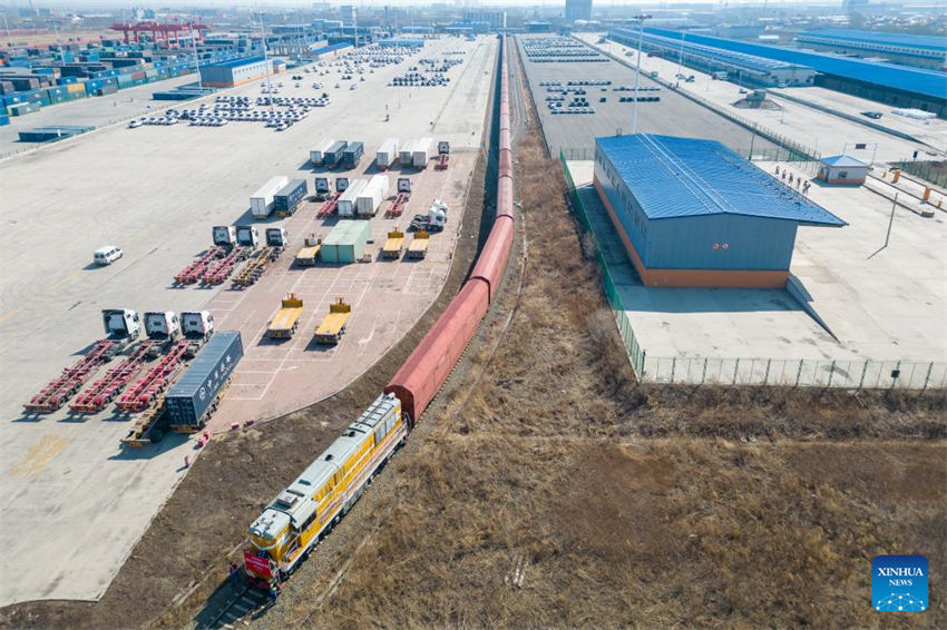 Heilongjiang lan?a trem de carga JSQ de Harbin para a Europa