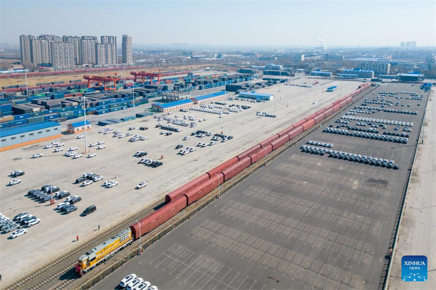 Heilongjiang lan?a trem de carga JSQ de Harbin para a Europa