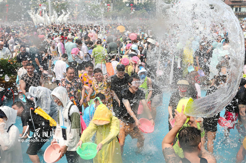 Galeria: Festival de Aspers?o de água em Yunnan